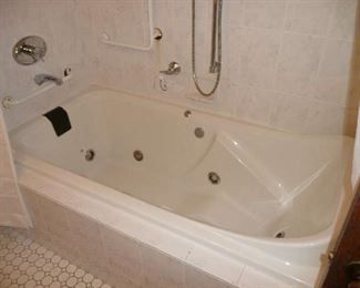 6' Drop-in Whirlpool Tub includes all Grohe Faucet Hardware $375.00