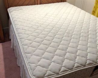 Thomasville Queen bed and Serta mattress 