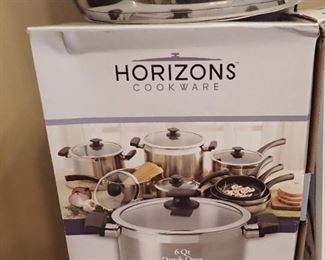 HORIZONS 6 QT DUTCH OVEN NEW