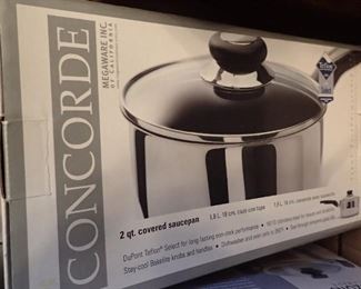 2 QT KETTLE WITH LID NEW