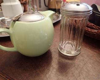 SUGAR / TEA POT