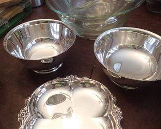 SERVING TRAYS / GLASS BOWLS