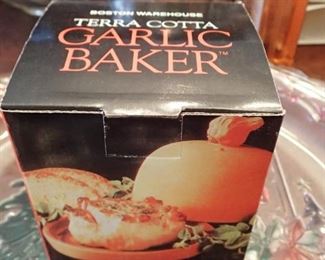GARLIC BAKER