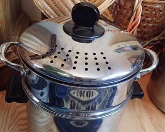 STOCK KETTLE WITH STEAMER