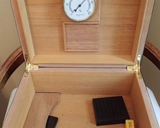 CIGAR HUMIDOR / INLAY-ED TOP