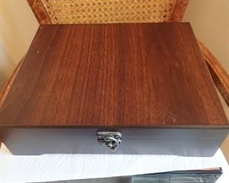 WOOD BOX WITH WINE OPENER KIT