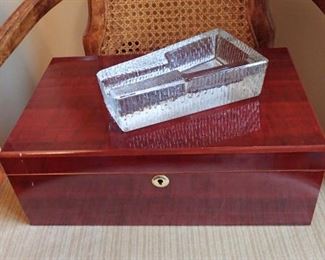 CIGAR HUMIDOR / WOOD BOX / CIGAR ASHTRAY