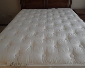 QUEEN MATTRESS - BOX SPRING