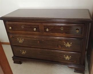 DRESSER