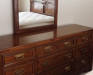 DRESSER