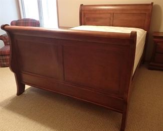 QUEEN SLEIGH BED HEADBOARD & FOOTBOARD / QUEEN MATTRESS & BOX SPRING /