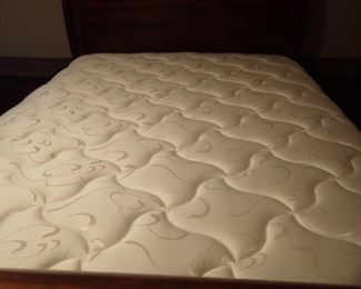 QUEEN SLEIGH BED HEADBOARD & FOOTBOARD / QUEEN MATTRESS & BOX SPRING /