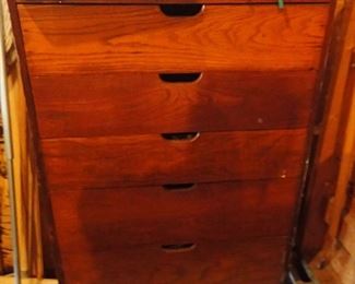DRESSER