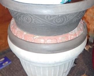 ASSORTED FLOWER POTS