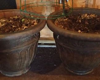 ASSORTED FLOWER POTS