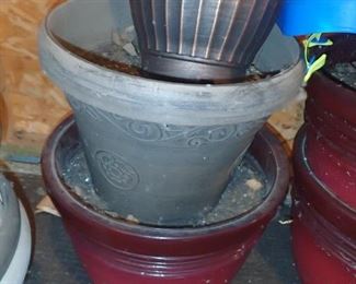 ASSORTED FLOWER POTS