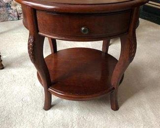 ROUND END TABLE