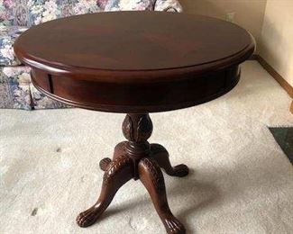 ROUND SIDE TABLE