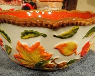 LARGE VARIETY OF MULTI SEASON SERVING AND BAKING DISHES