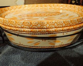 LARGE VARIETY OF MULTI SEASON SERVING AND BAKING DISHES / TEMPTATIONS / RACHAEL RAY / PAMPERED CHEF / A FEW OF THE BRANDS