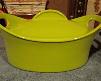 LARGE VARIETY OF MULTI SEASON SERVING AND BAKING DISHES / TEMPTATIONS / RACHAEL RAY / PAMPERED CHEF / A FEW OF THE BRANDS