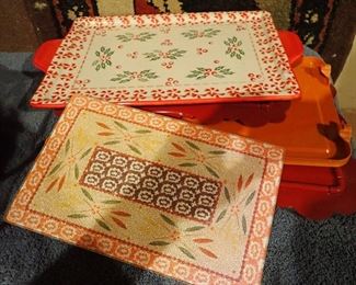 LARGE VARIETY OF MULTI SEASON SERVING AND BAKING DISHES / TEMPTATIONS / RACHAEL RAY / PAMPERED CHEF / A FEW OF THE BRANDS