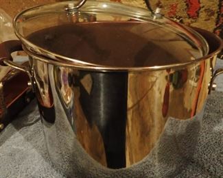 STOCK POT WITH COVER