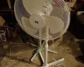 FLOOR FAN
