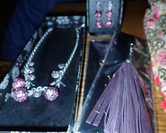 LARGE ASSORTMENT OF HANDBAGS & JEWELRY - WALLETS - VERA BRADLEY - ITALIAN LEATHER - TIGNANELLO - CHANNEL - ETC.....