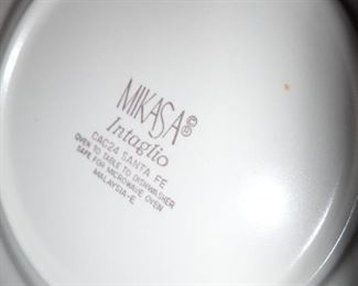 MIKASA INTAGLIO SERVICE FOR 6 WITH EXTRA PIECES