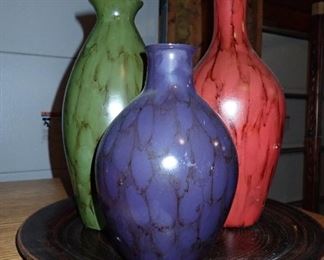 SET OF VASES AND TRAY