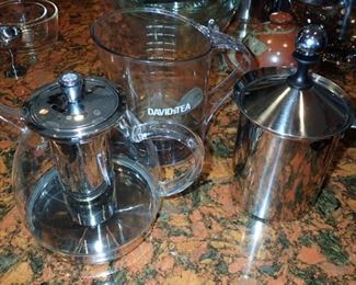 ASSORTED TEA ACCESSORIES