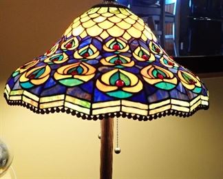 STAINED GLASS FLOOR LAMP