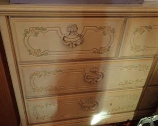 ANTIQUE WHITE - THOMASVILLE DRESSER WITH MATCHING NITE STAND AND MIRROR