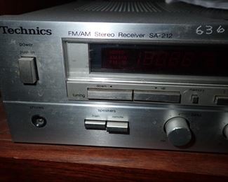 TECHNICS FM/AM STEREO RECEIVER SA-212