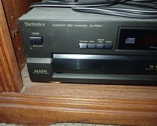 TECHNICS COMPACT DISC CHARGER SL-PD647