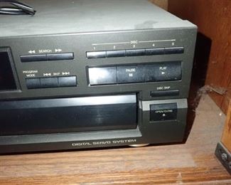 TECHNICS COMPACT DISC CHARGER SL-PD647