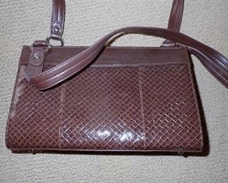 LARGE ASSORTMENT OF HANDBAGS & JEWELRY - WALLETS - VERA BRADLEY - ITALIAN LEATHER - TIGNANELLO - CHANNEL - MICHE - ETC.....