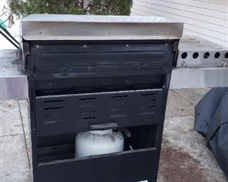CHAR-BROIL GRILL