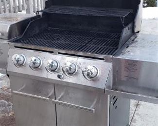 CHAR-BROIL GRILL