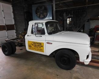 1966 Ford F350 Truck(Runs Great/63,000 miles/Needs Bed)