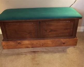 Lane cedar chest