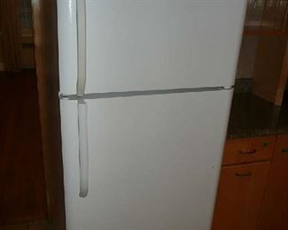 Frigidaire Refrigerator/Freezer with Ice Maker $145.00