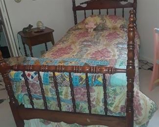 Single poster bed