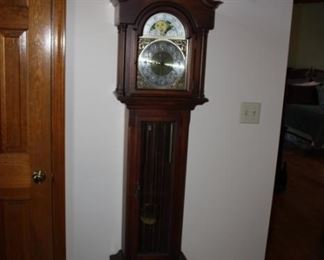 Grandmother's clock (Colonial)