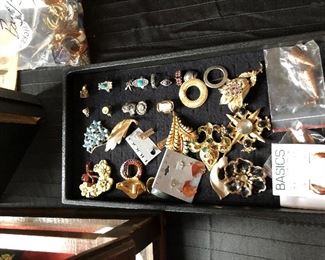 Jewelry (LOADS) including some gold and silver