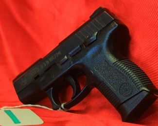 1 TAURUS PT 140 PRO 40 AUTO 1-MAG