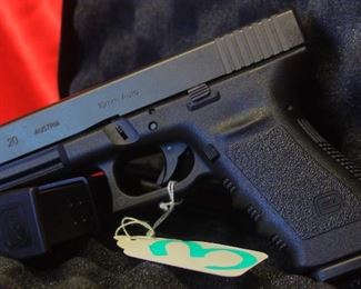 3 GLOCK 20 10MM AUTO 2-MAGS, CASE