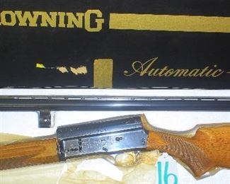 16 BROWNING A-5 LIGHT 12 12 SHOTGUN/ AUTO 28", V-RIB, BOX