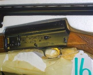 16 BROWNING A-5 LIGHT 12 12 SHOTGUN/ AUTO 28", V-RIB, BOX